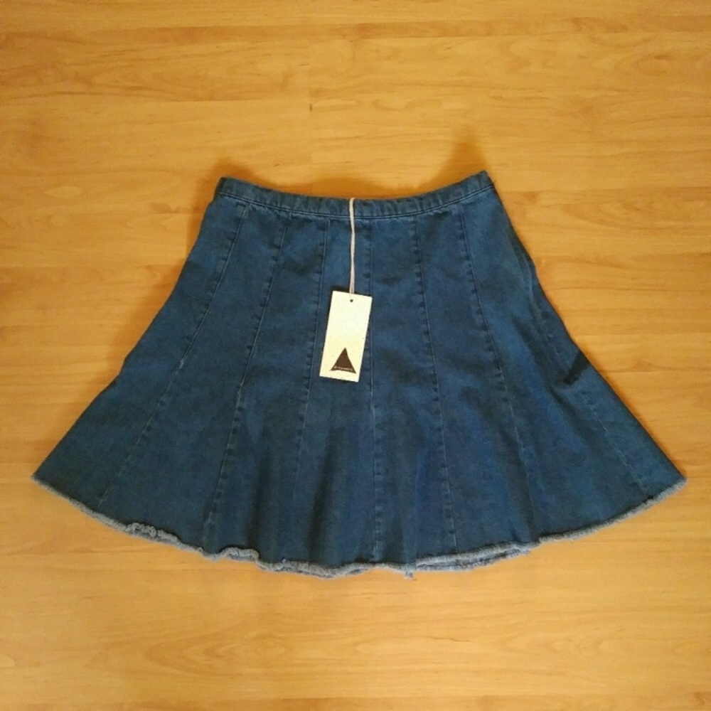 NWOT Cute A-Line Denim Skirt